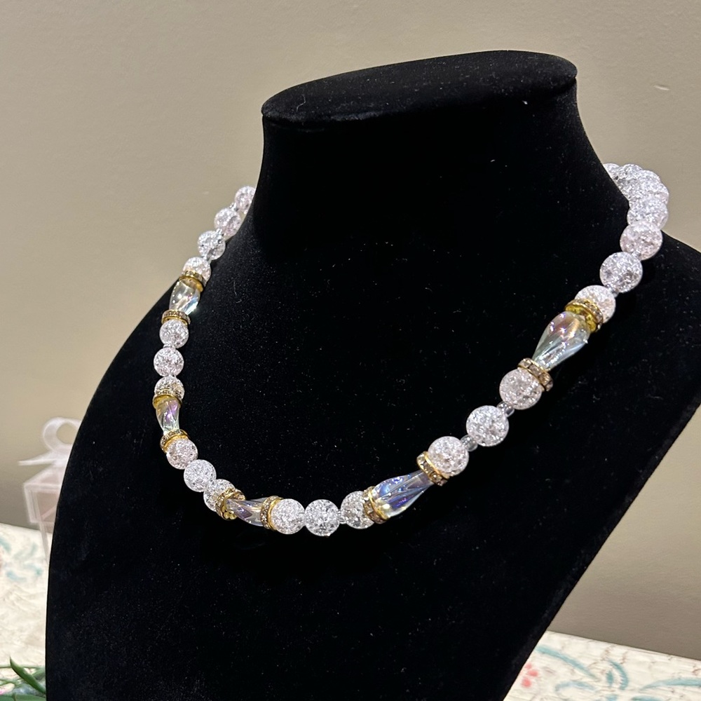Austrian glass cracked crystal necklace 🤍⭐️